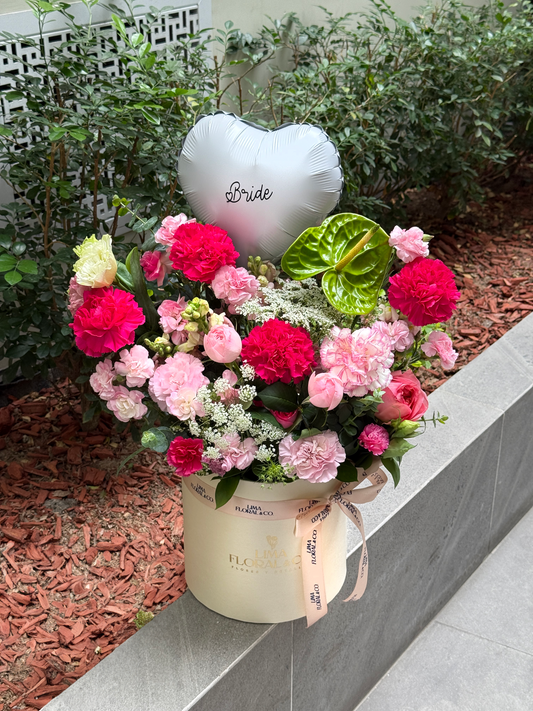 Box Anthurium: Anturio verde, claveles y rosas inglesas (mini peonias)