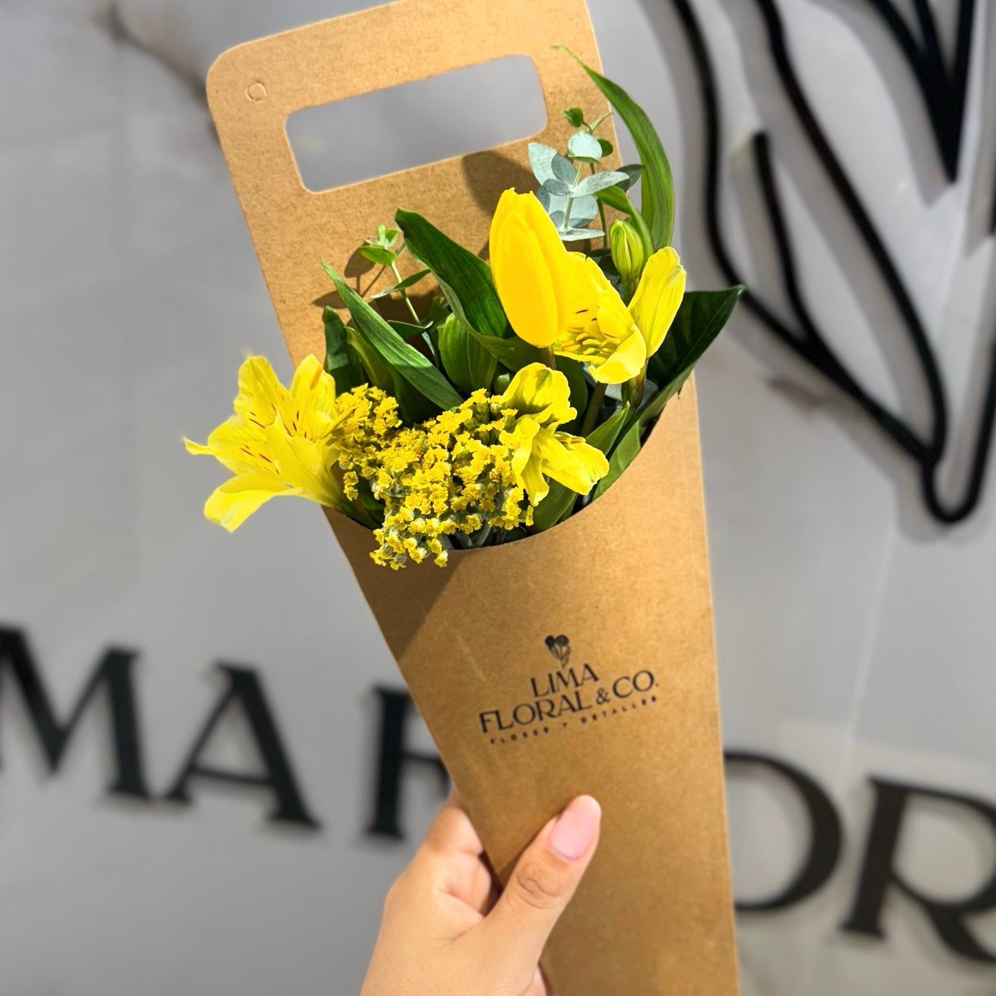 Cono floral: Tulipán - Flores Amarillas