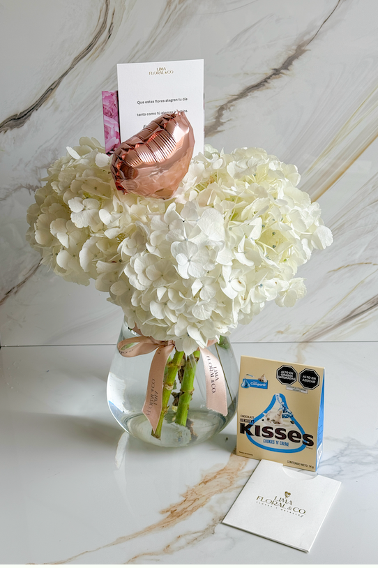 Jarrón Hortensias + Chocolates Kisses