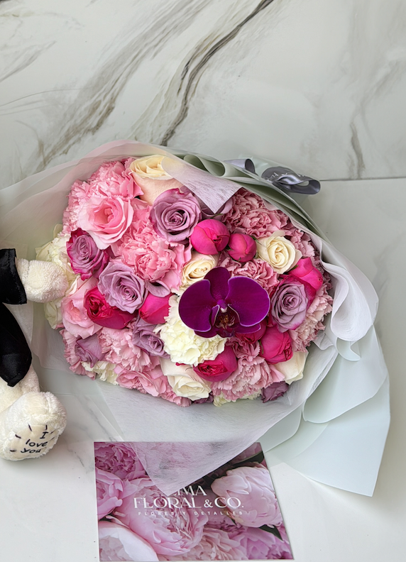 Ramo Gigi: Rosas inglesas & mix de flores rosados