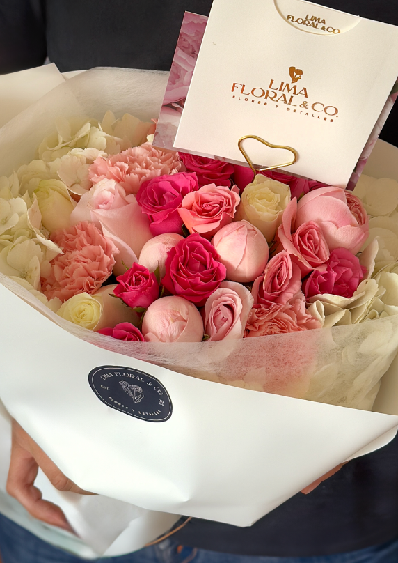 Ramo Rafaella: Peonias, Hortensias, Claveles, Rosas y Mini Rosas