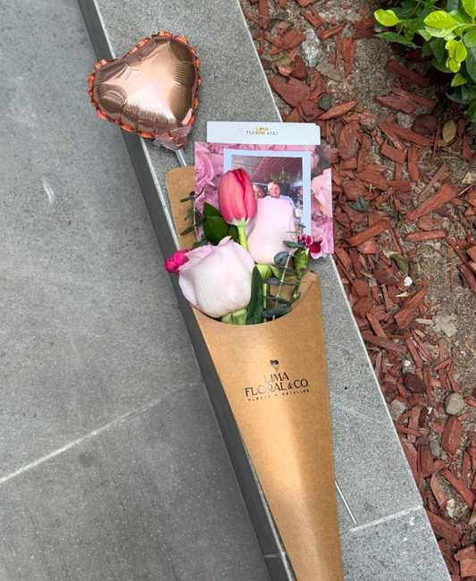 Cono Mía - rosas y tulipán