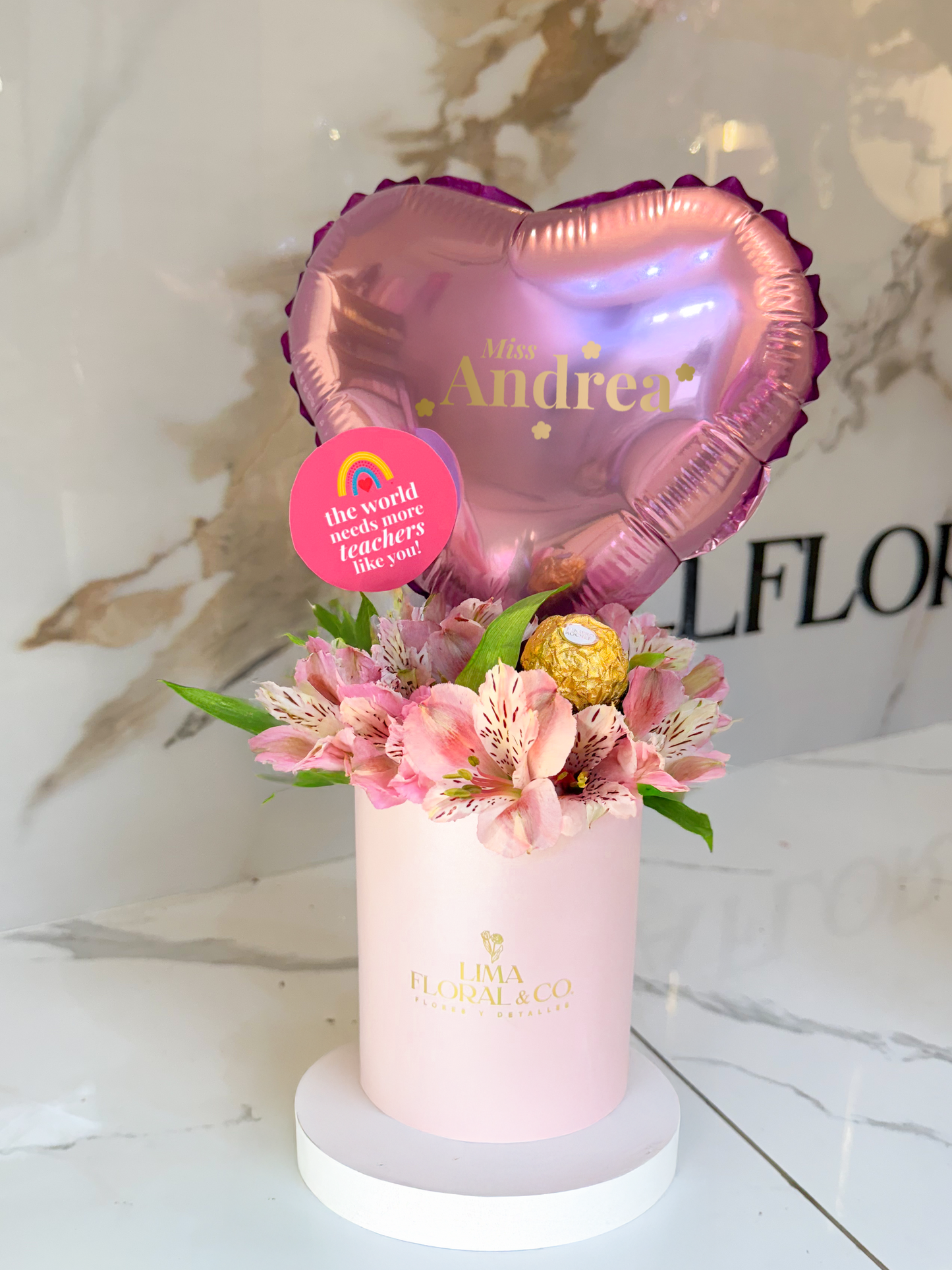 Box Mini Ferrero y astromelias - día del maestro