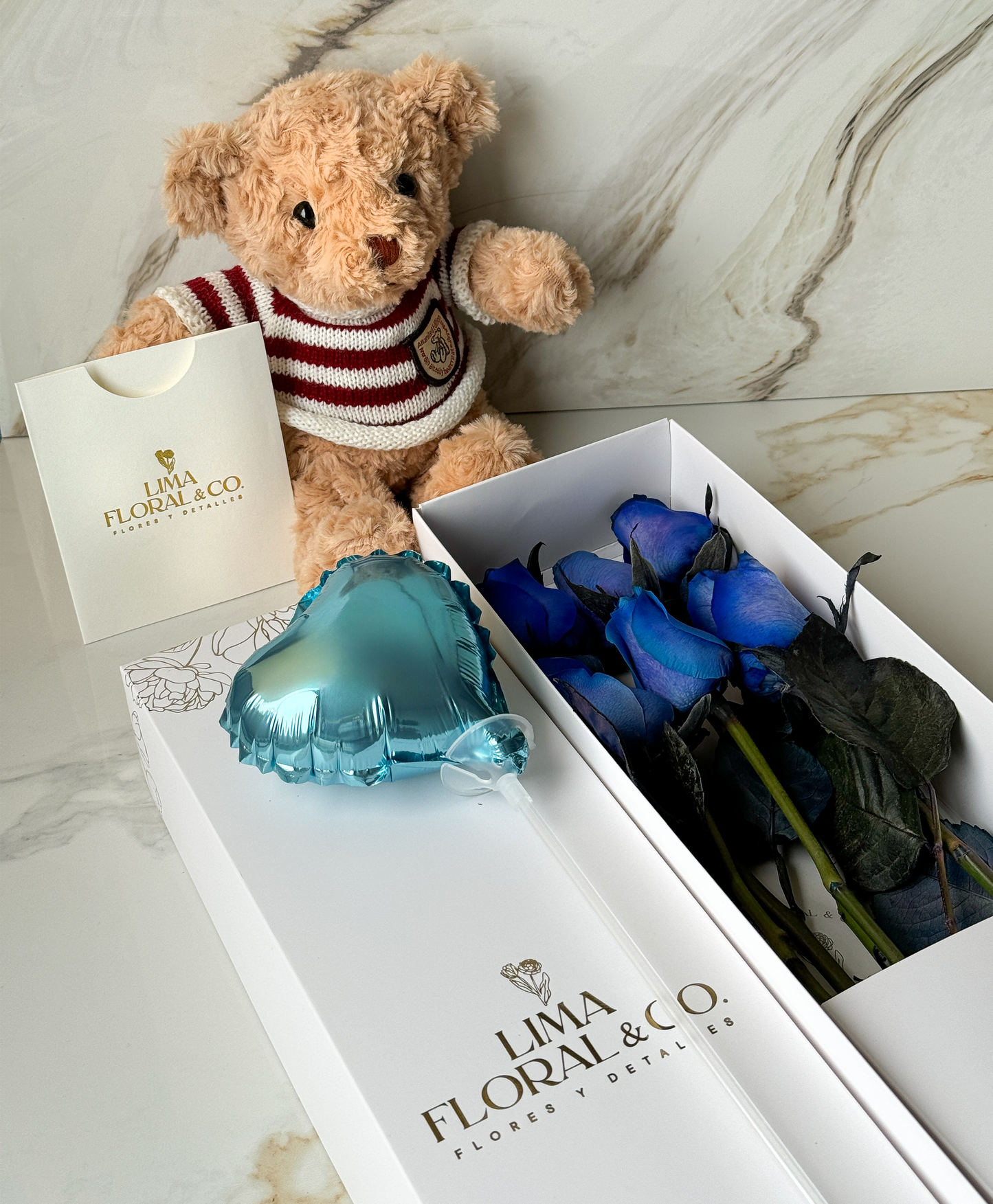 Caja 6 Rosas Azules + Osito Teddy - Regalo día del novio flores azules