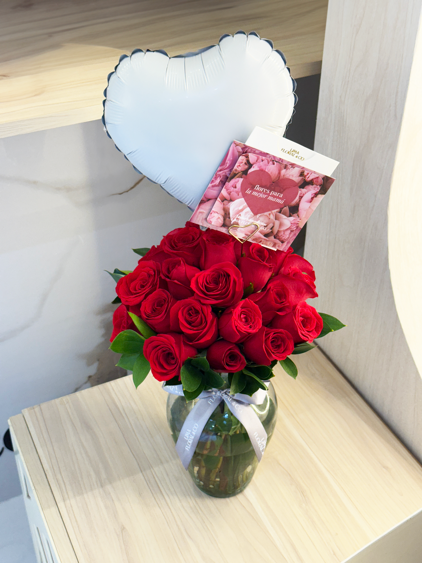 Jarrón Encanto 24 rosas