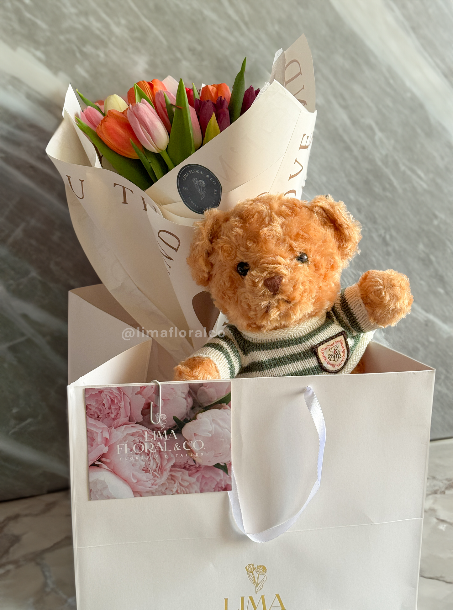 Pack Tulip Love: Ramo 15 Tulipanes Multicolor + Osito Teddy de Peluche