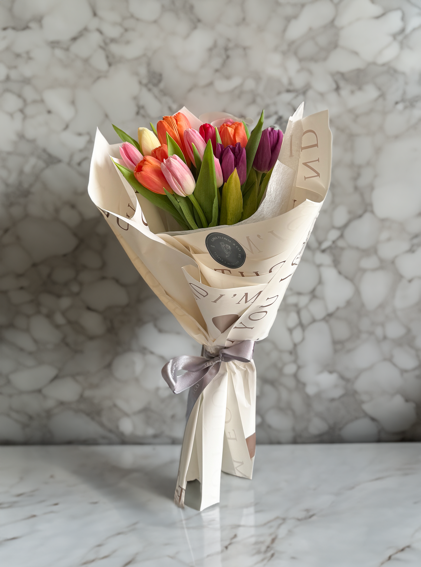 Pack Tulip Love: Ramo 15 Tulipanes Multicolor + Osito Teddy de Peluche