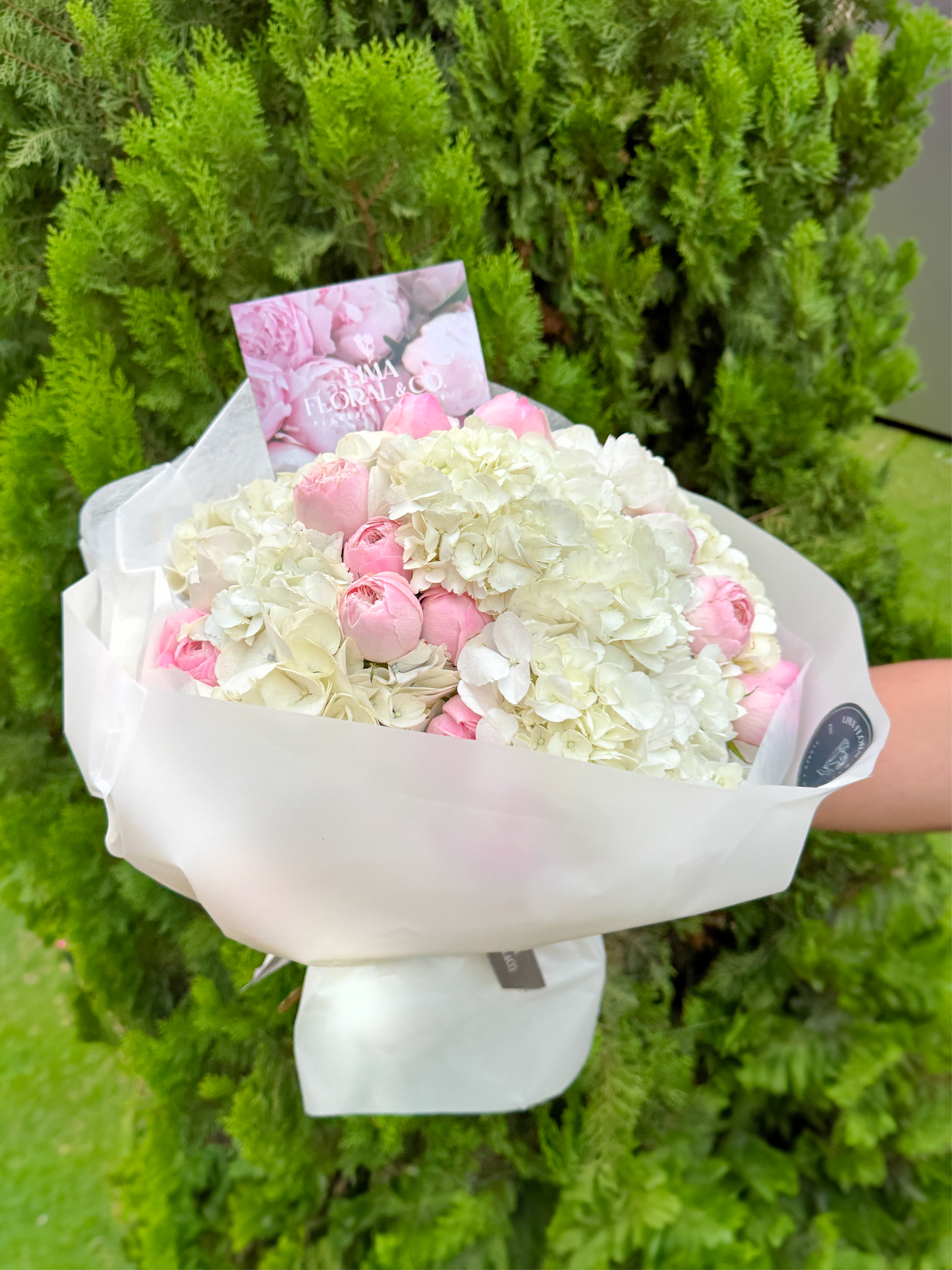 Ramo Bella: Hortensias y Peonias
