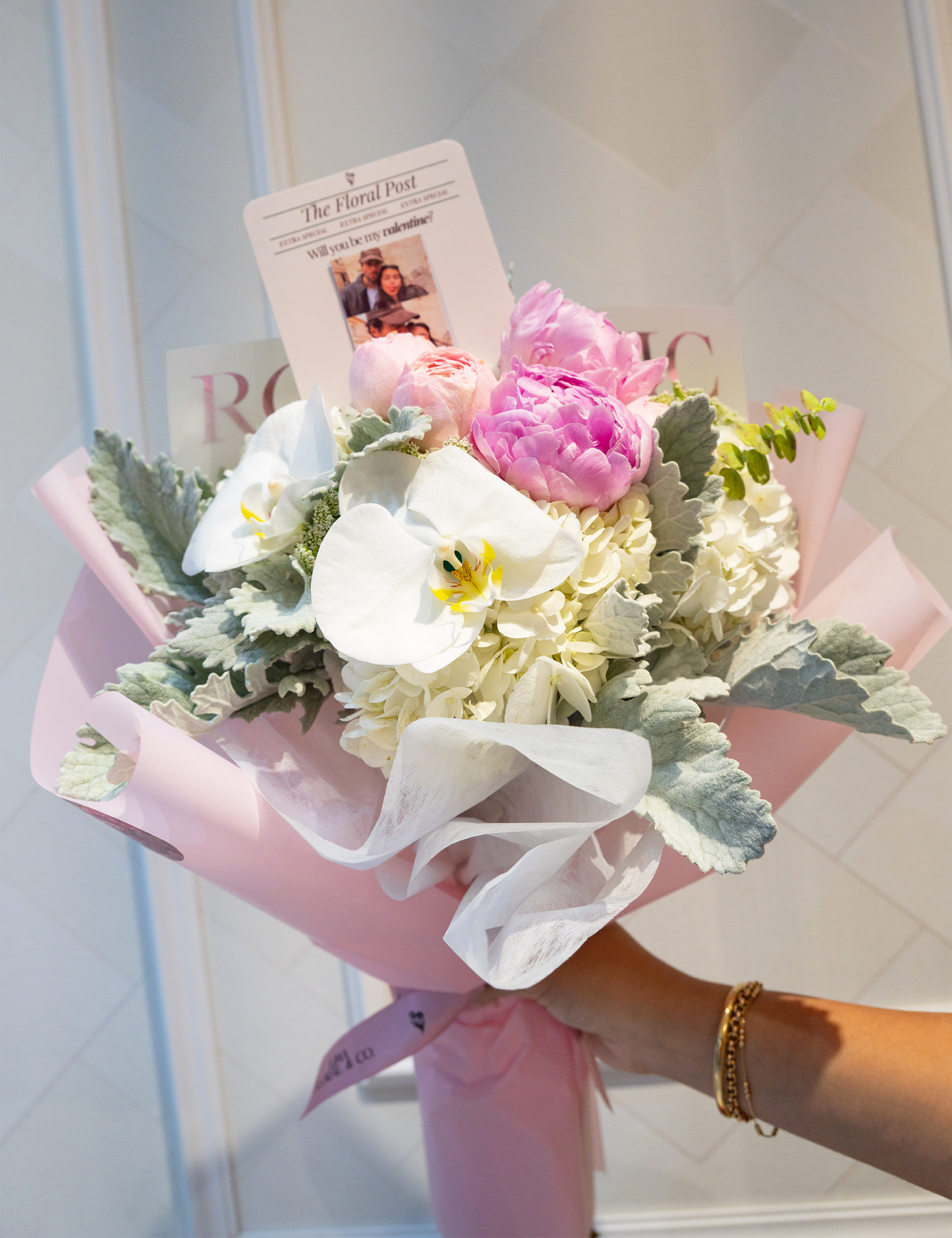 Ramo Bloom Peony: peonias y rosas inglesas