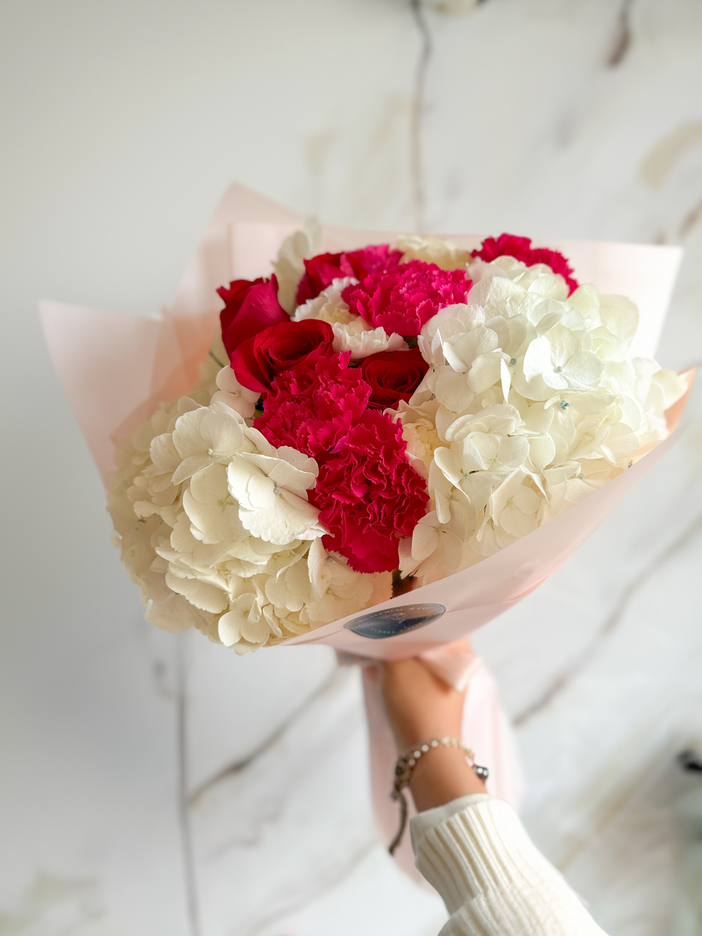 Ramo Ariel: Hortensias, Astromelias, Rosas y Claveles