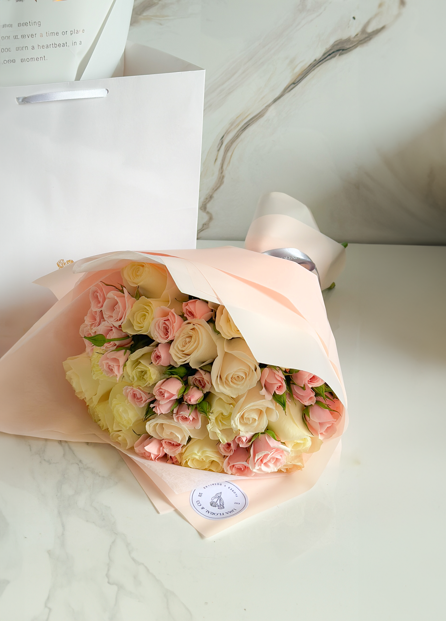 Ramo Mini Rosa - rosas y mini rosas en tonos pasteles