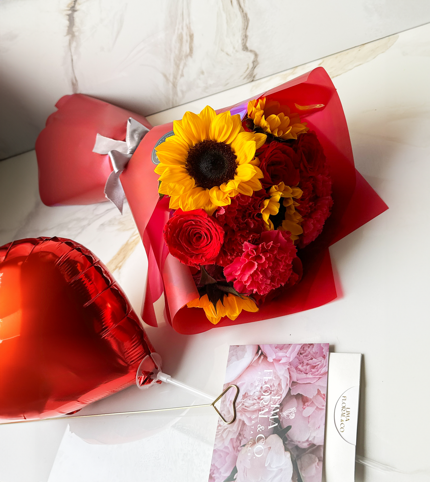 Ramo Primavera: Girasoles, Rosas y Claveles