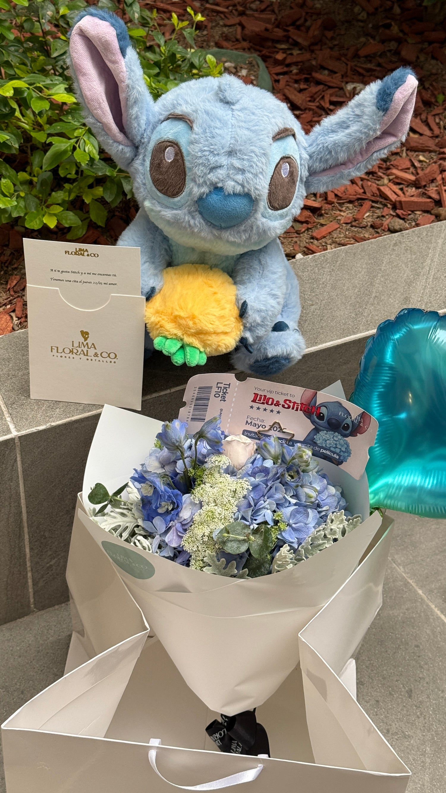 Stitch: flores y peluches tiernos para invitar a tu persona favorita a la peli 💙