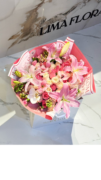 Ramo Olivia : extra grande lirios, rosas y tulipanes