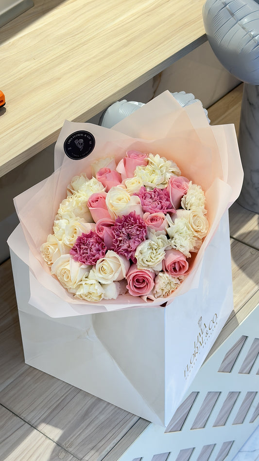 Ramo Elena: Rosas y Claveles