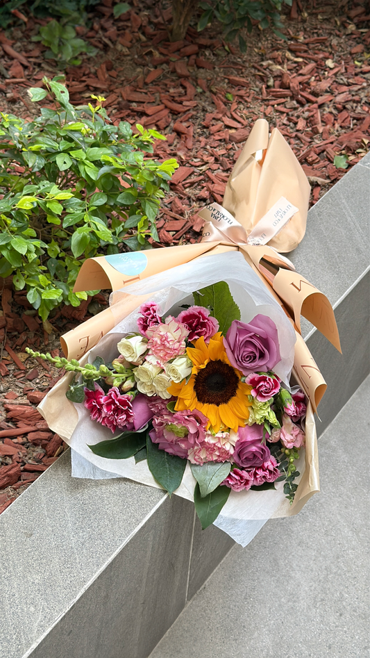 Ramo Annia: flores lila & girasoles