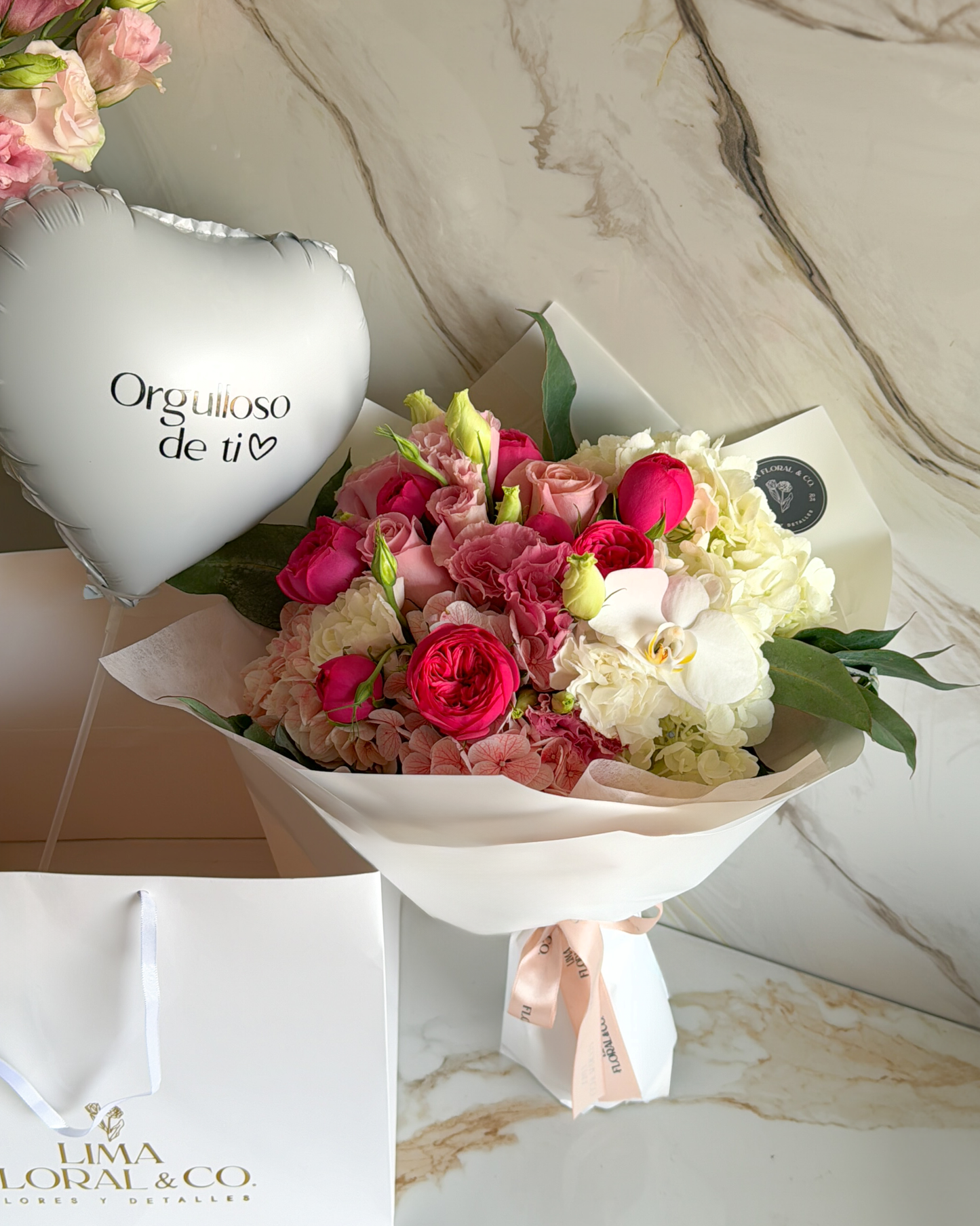 Ramo Fucsia - rosas inglesas mini peonias y orquídea