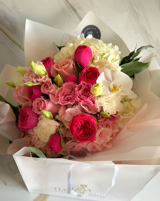 Ramo Fucsia - rosas inglesas mini peonias y orquídea