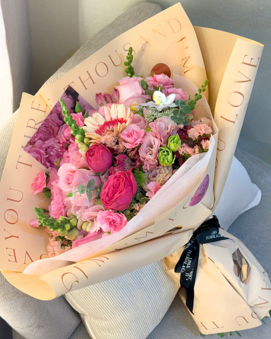Ramo Micaela: Gerberas, rosas inglesas, lisianthus, rosas, claveles