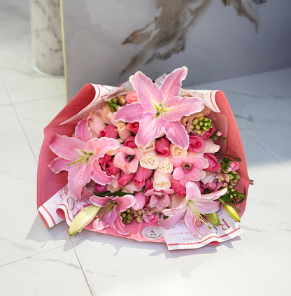 Ramo Olivia : extra grande lirios, rosas y tulipanes