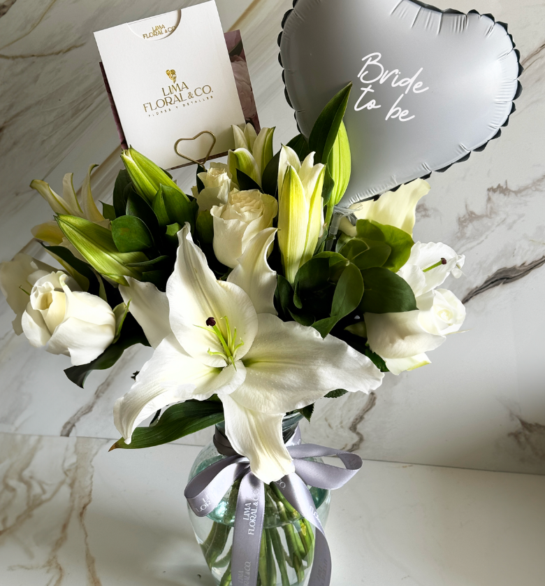 Jarrón Paz Bride - Lirios y rosas blancas para novia