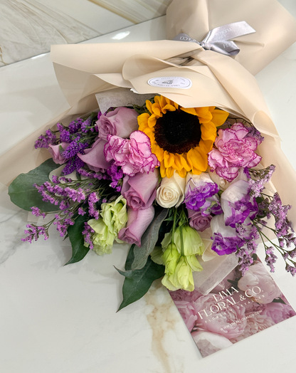 Ramo Annia: flores lila & girasoles