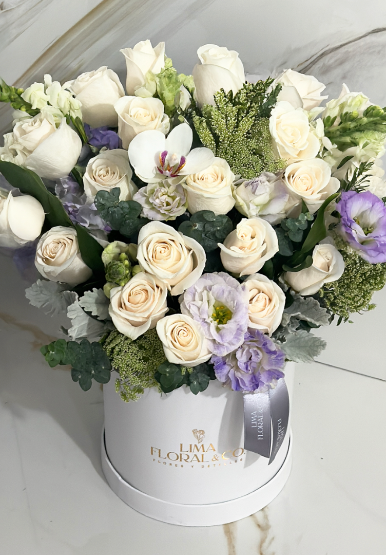 Box Abril: rosas blancas
