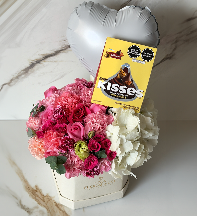 Box Hermosa: Mini box de hortensias, mini rosas, rosas y claveles + deliciosos chocolates kisses