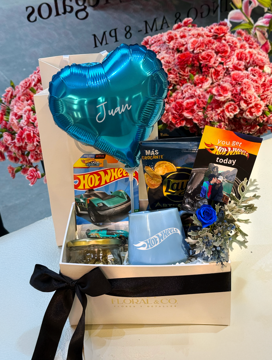 Gift box hot wheels + taza hot wheels