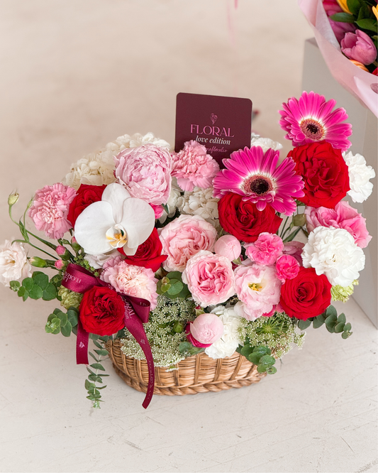 Blooming Love - Arreglo en Canasta San Valentín
