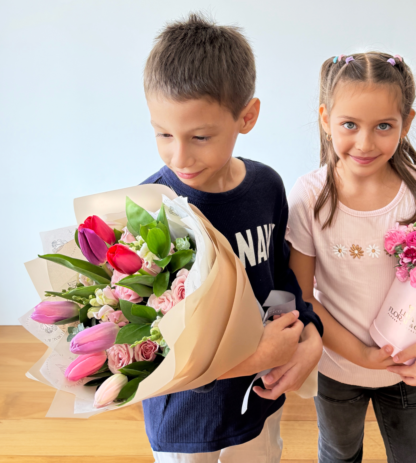 Ramo Sara: tulipanes y mini rosas