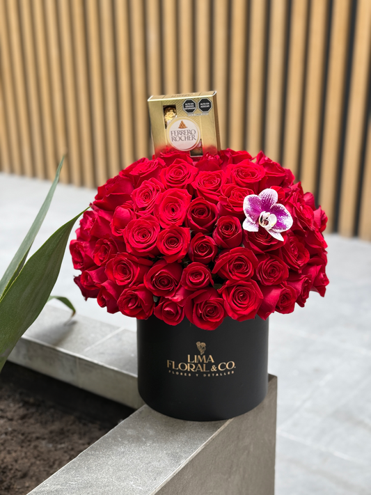 Box 80 Rosas y Chocolates