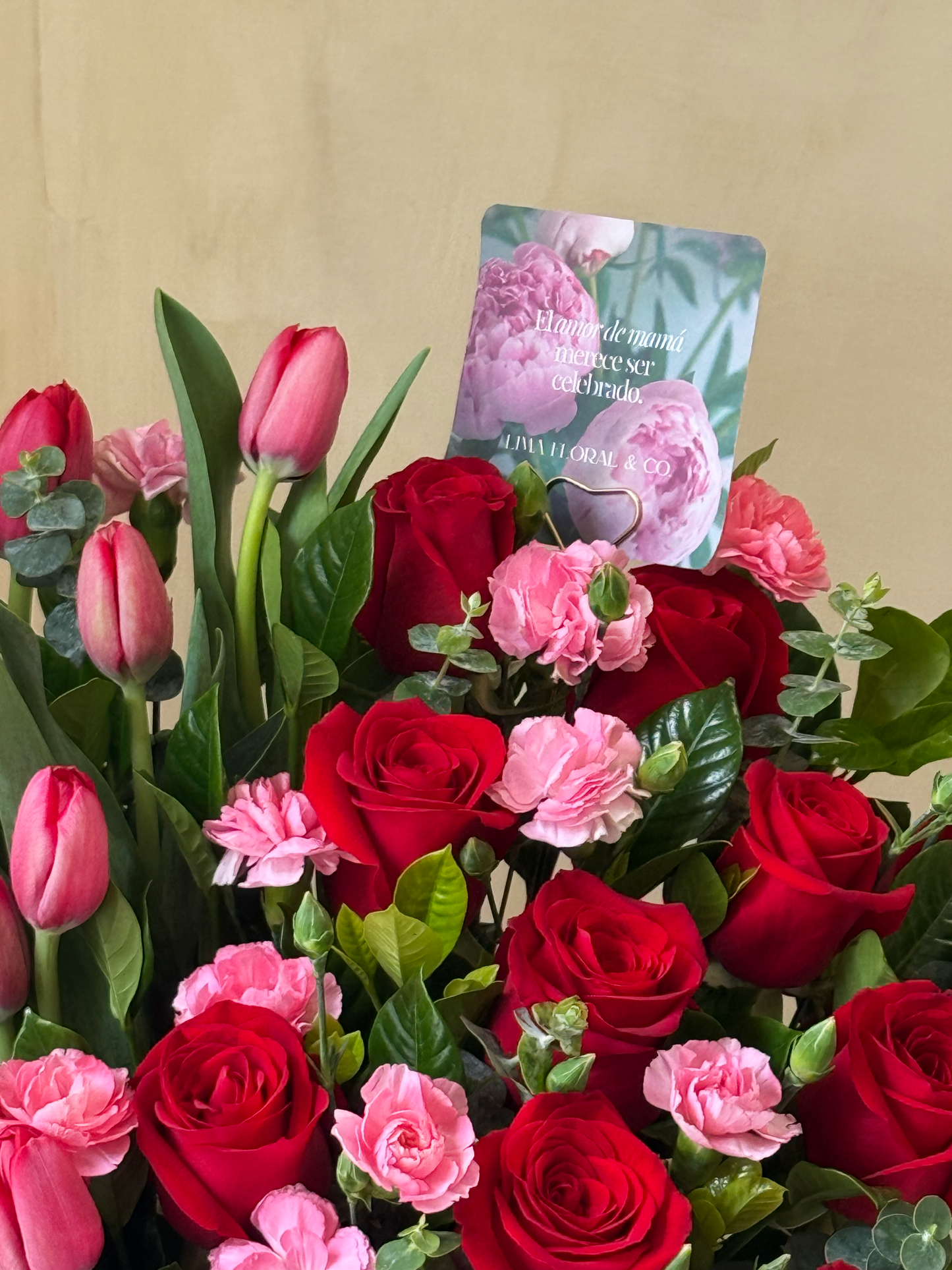 Box Tulip & Roses