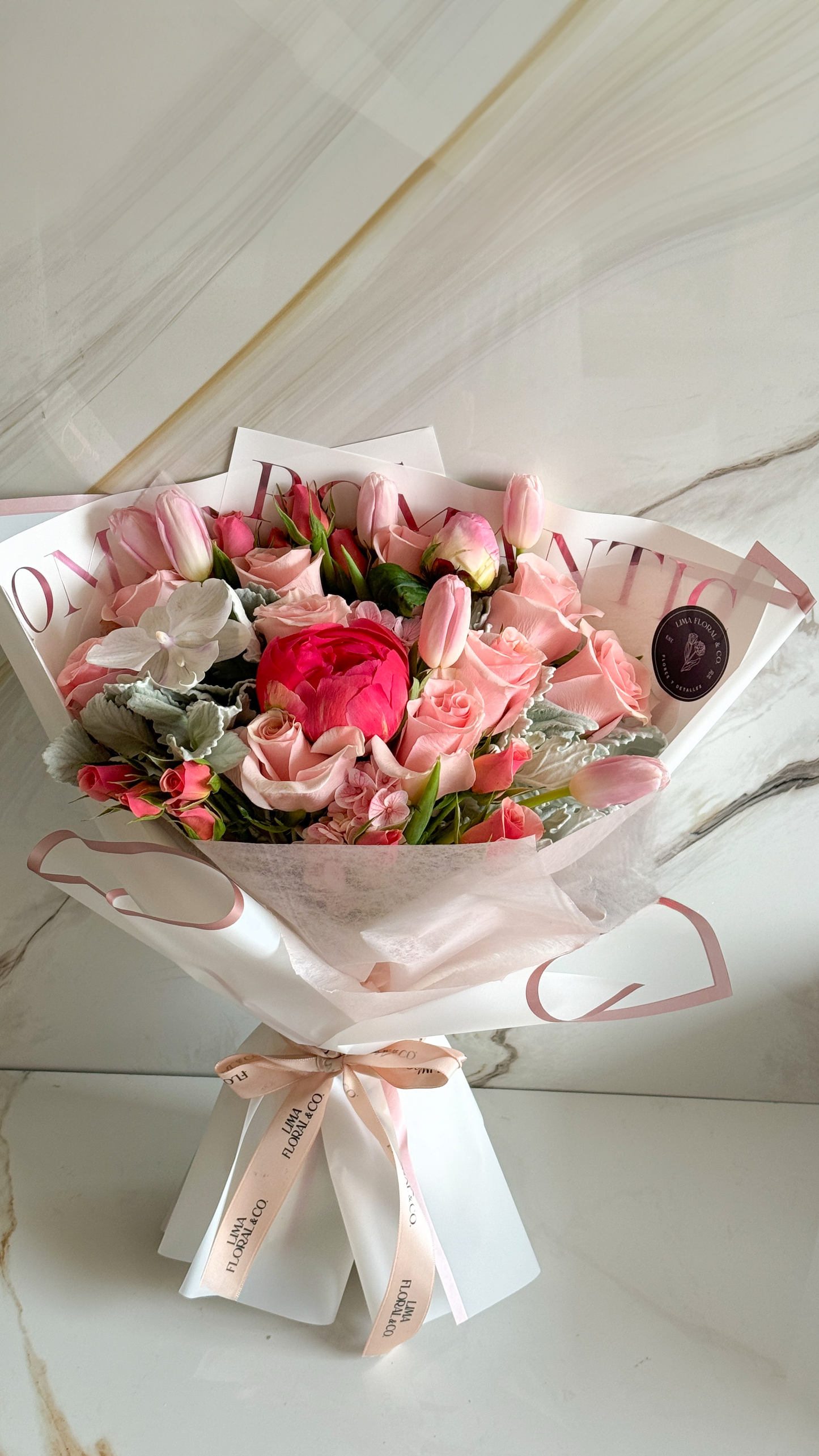 Jardín Rosado: Mix Premium tulipanes, peonias naturales, rosas y mini rosas