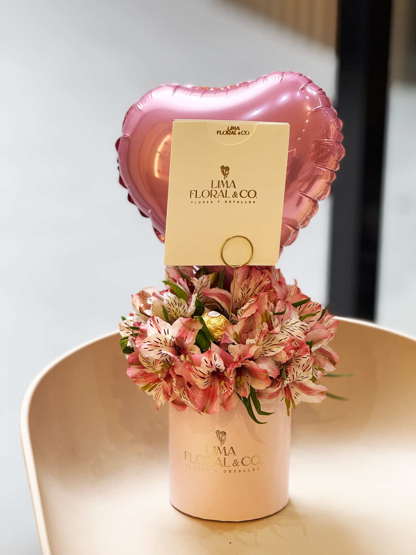 Box Mini Ferrero y astromelias