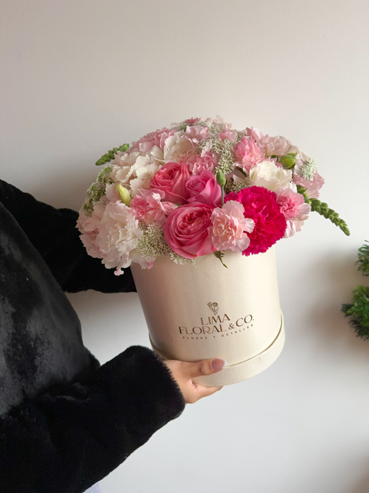 Box Pink Dreams: Rosas Importadas, Hortensias, Lisianthus, Mix de flores premium