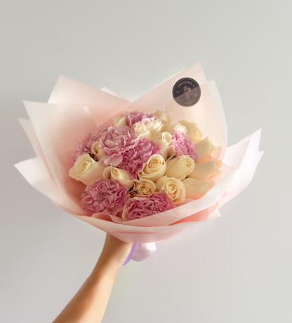 Ramo Elena: Rosas y Claveles