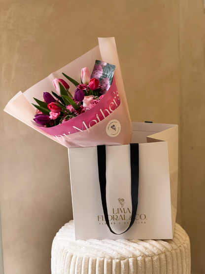 Ramo Sara: tulipanes y mini rosas