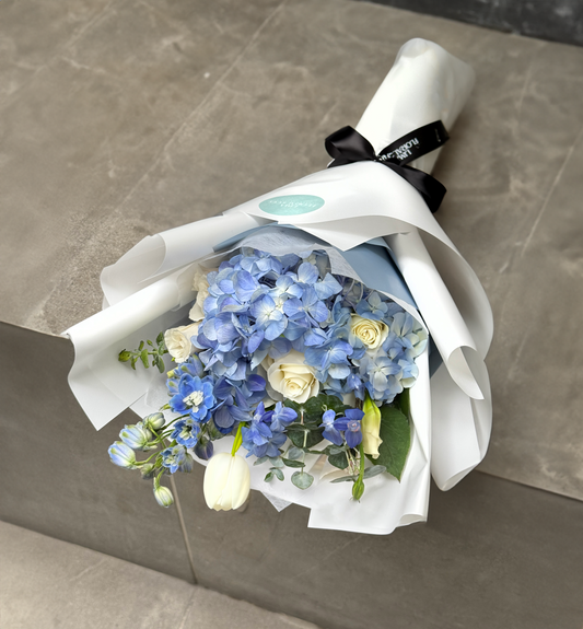 Ramo Zafiro: hortensias, rosas, tulipán