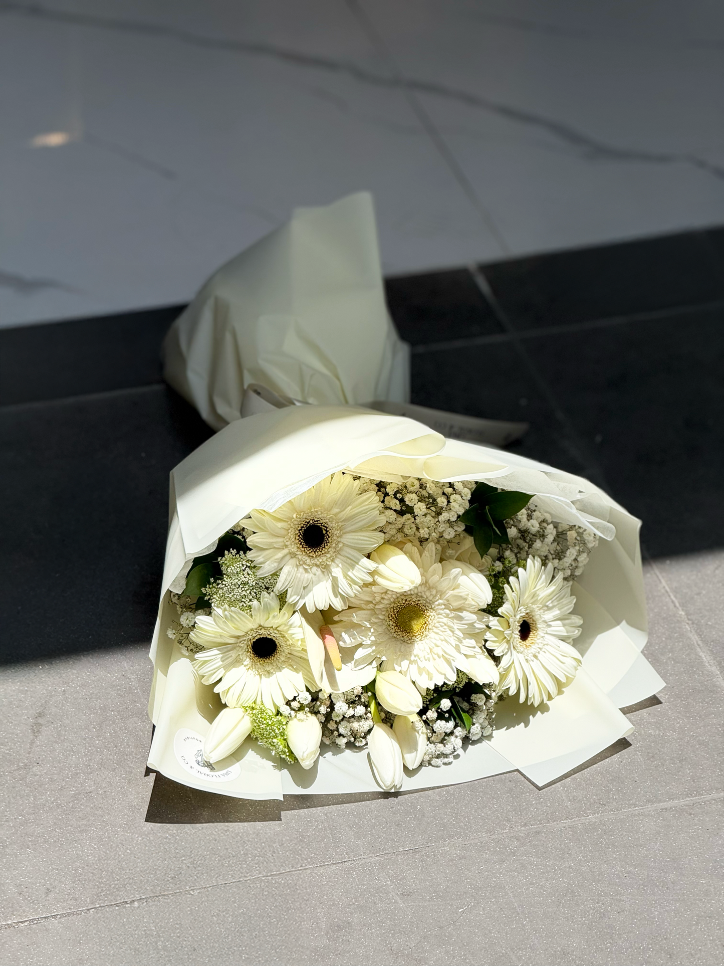 Total White - ramo de gerberas y tulipanes - pedida de mano