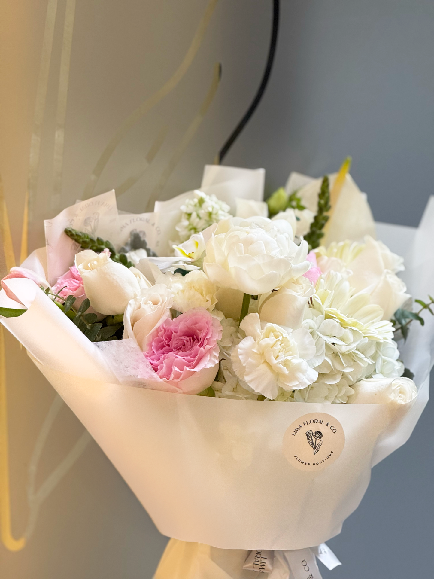 White Peony: Peonias blancas en ramo